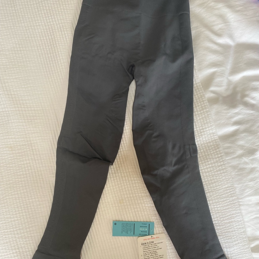 Lululemon ‘zone in crop’ - grey- size 2